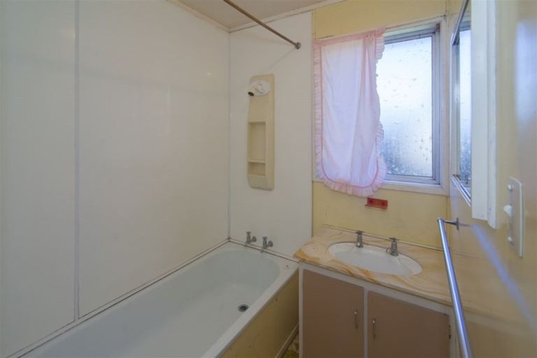 Photo of property in 1/4 Clyma Place, Massey, Auckland, 0614