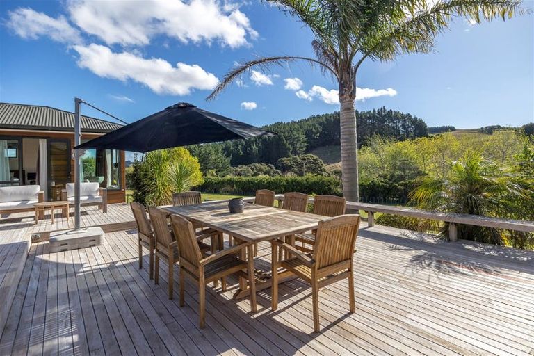Photo of property in 883 Peak Road, Helensville, 0875
