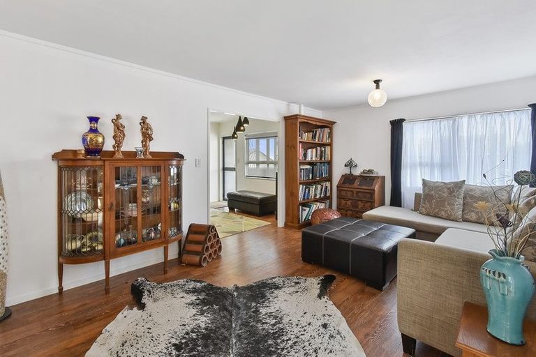 Photo of property in 1/8 Kimdale Place, Totara Heights, Auckland, 2105