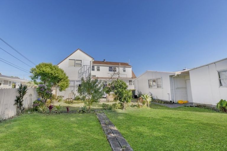 Photo of property in 43 Mckean Avenue, Manurewa, Auckland, 2102