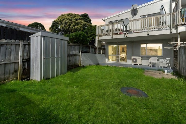 Photo of property in 1/242 Great North Road, Henderson, Auckland, 0612