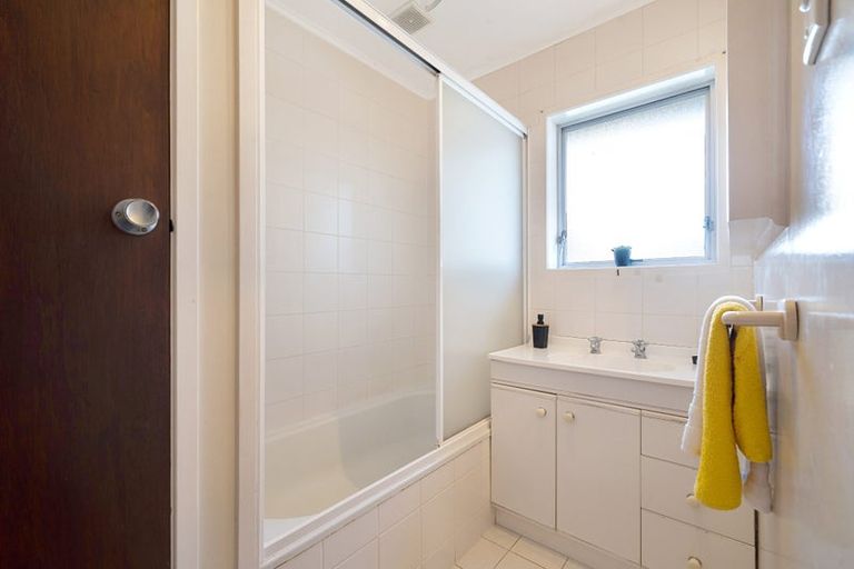 Photo of property in 1/28 Taipari Road, Te Atatu Peninsula, Auckland, 0610