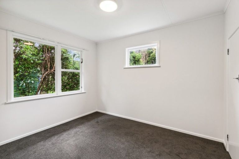 Photo of property in 8 Westleigh Way, Newlands, Wellington, 6037