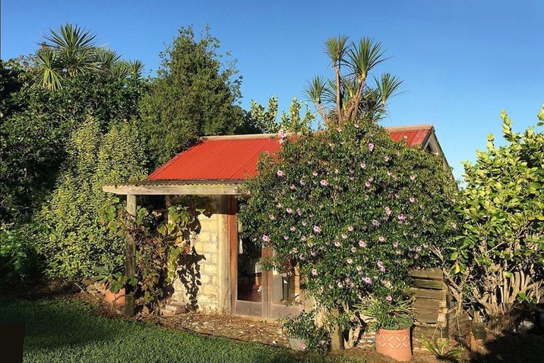 Photo of property in 76 Top Town Place, Coromandel, 3506