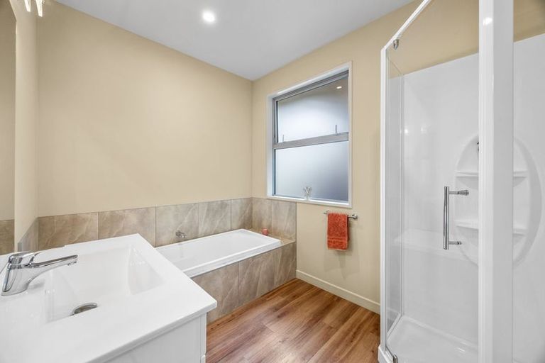 Photo of property in 5 Centre Crescent, Wanaka, 9305