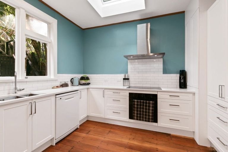 Photo of property in 4 Curtis Street, Northland, Wellington, 6012