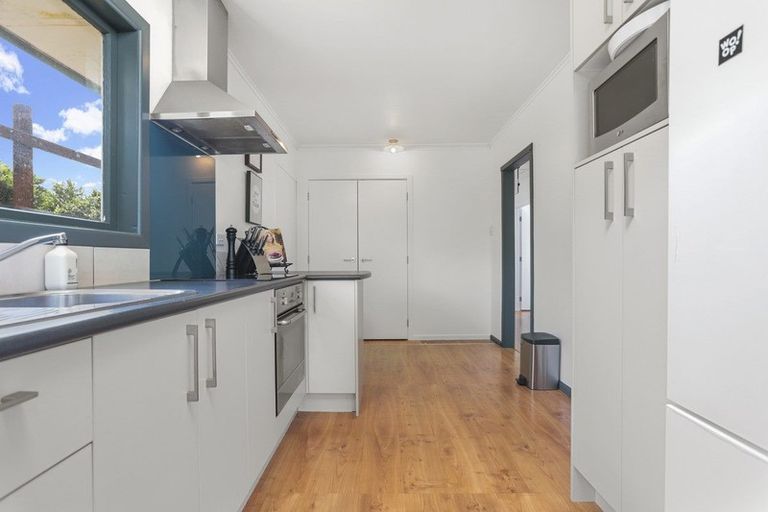 Photo of property in 25 Essex Street, Te Atatu South, Auckland, 0610