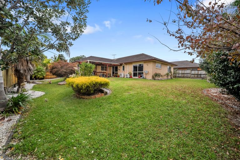 Photo of property in 35 Croftview Road, Wattle Downs, Auckland, 2103
