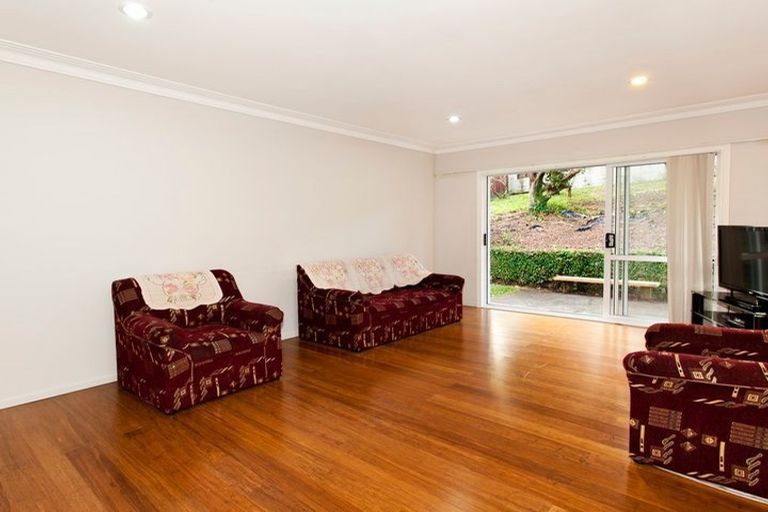 Photo of property in 30 Sovereign Place, Glenfield, Auckland, 0629