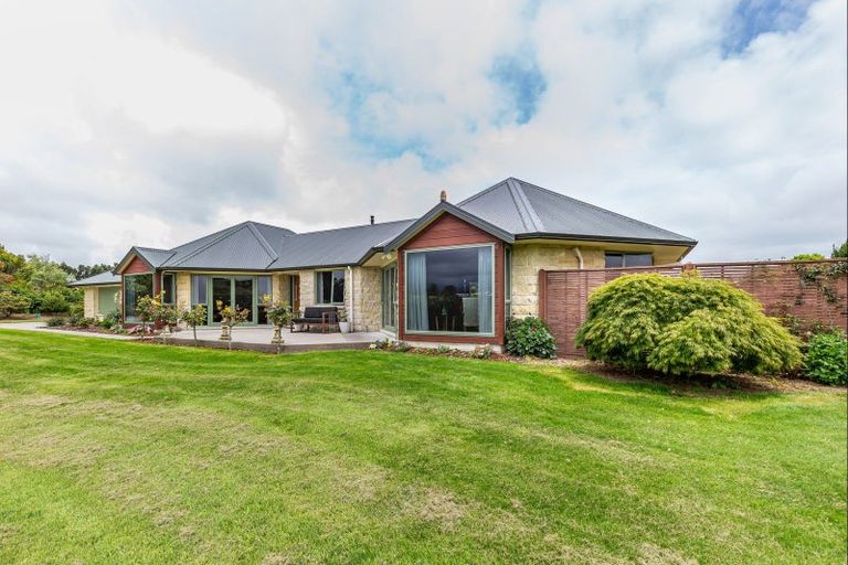 Photo of property in 28 Waipuna Grove, Levin, 5571