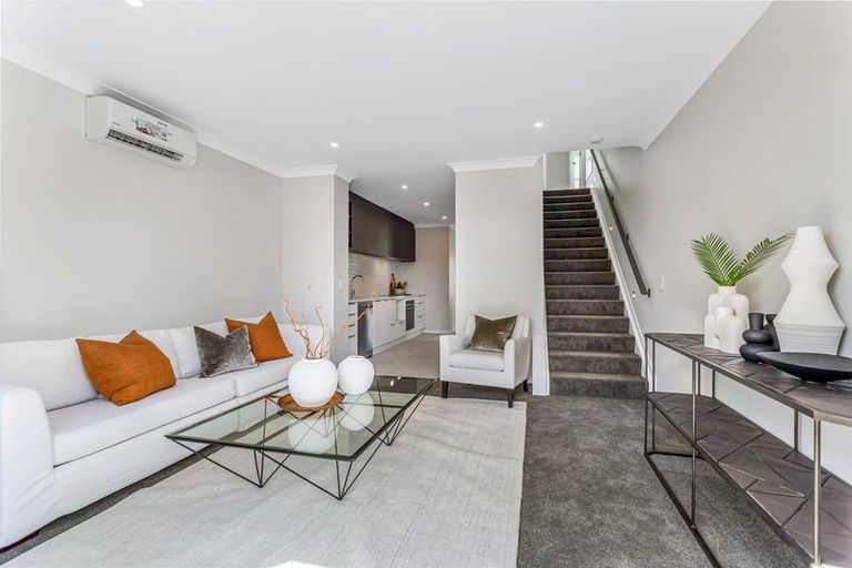 Photo of property in 12 Tima Lane, Mangere Bridge, Auckland, 2022