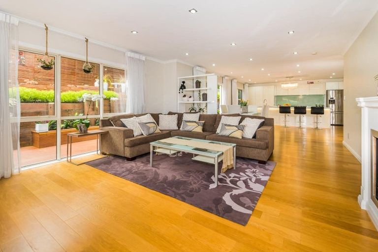 Photo of property in 32 Becroft Drive, Forrest Hill, Auckland, 0620
