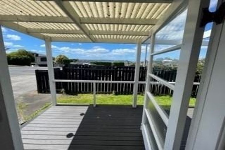 Photo of property in 47 Luckens Road, West Harbour, Auckland, 0618