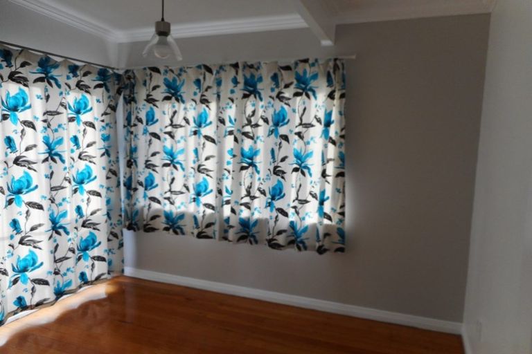 Photo of property in 3 Pleasant Road, Glen Eden, Auckland, 0602