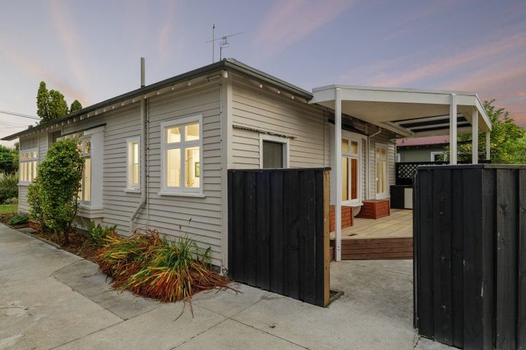 Photo of property in 229 Geraldine Street, Edgeware, Christchurch, 8013