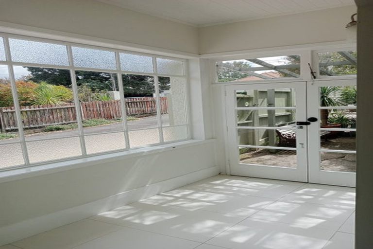 Photo of property in 81 Norwood Road, Bayswater, Auckland, 0622