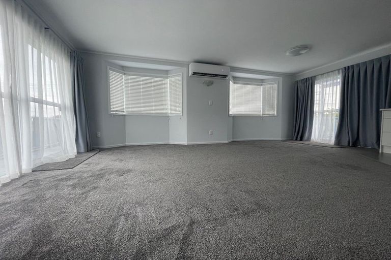 Photo of property in 40 Vodanovich Road, Te Atatu South, Auckland, 0610