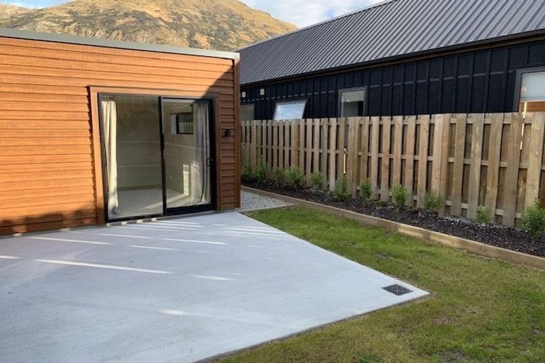 Photo of property in 5 Huxley Place, Lake Hayes, Queenstown, 9304