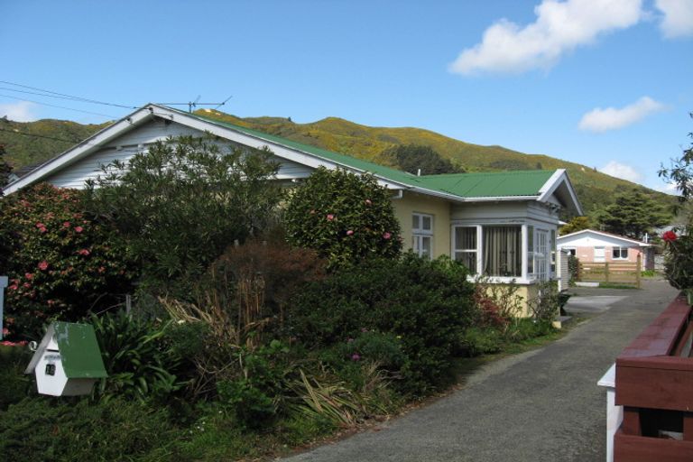 Photo of property in 18 Saint Ronans Avenue, Waterloo, Lower Hutt, 5011