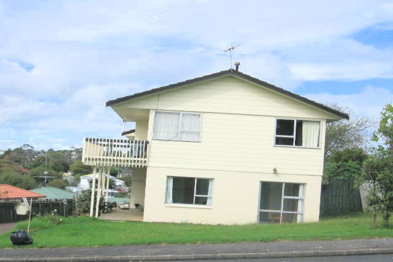 Photo of property in 18 Roick Parade, Glen Eden, Auckland, 0602