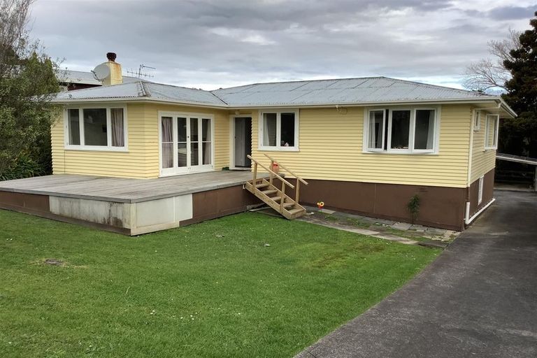 Photo of property in 18 Seaview Road, Glenfield, Auckland, 0629