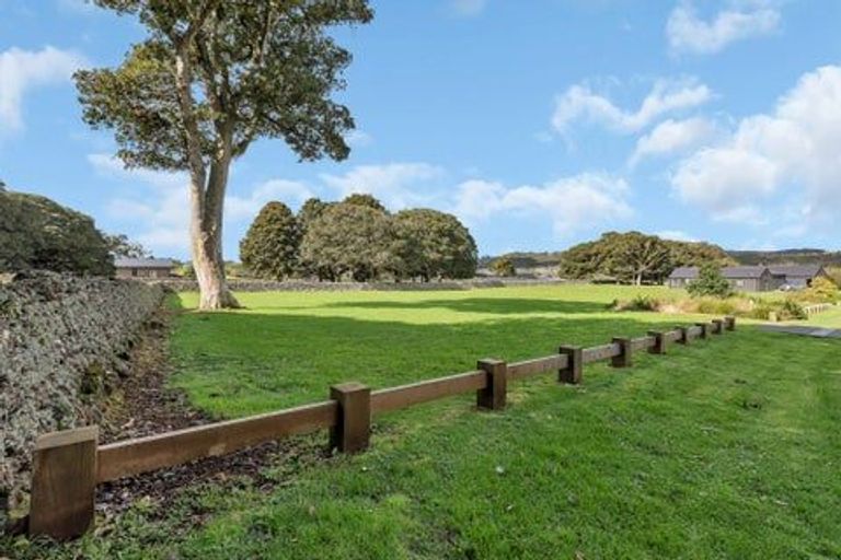 Photo of property in 29 Stoney Hill Road, Te Kamo, 0185