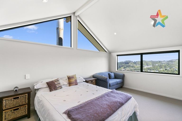 Photo of property in 1 Mewburn Rise, Karori, Wellington, 6012
