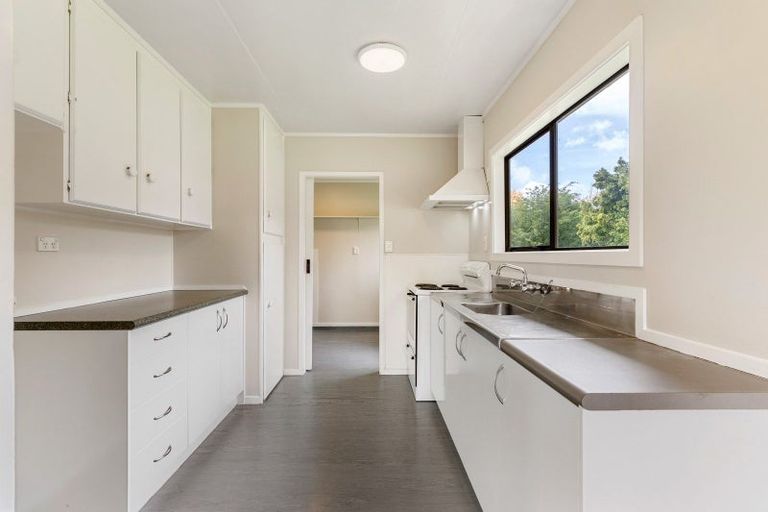 Photo of property in 18 Reinga Place, Massey, Auckland, 0614