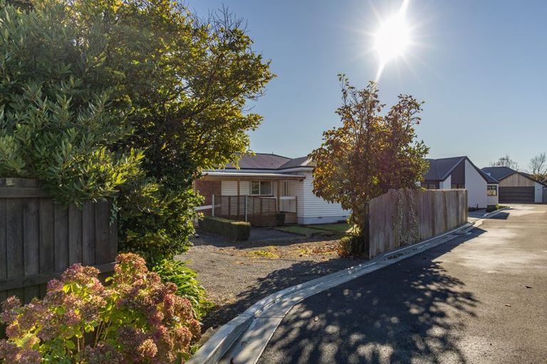 Photo of property in 102 Wairakei Road, Bryndwr, Christchurch, 8052