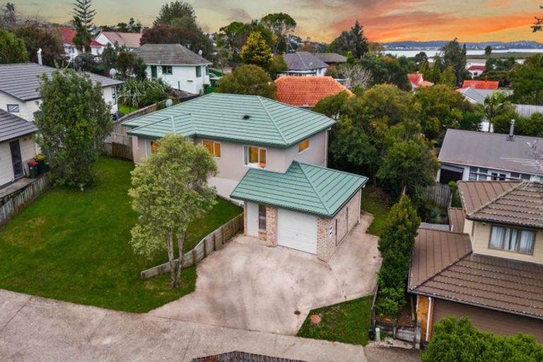 Photo of property in 20 Quincey Place, Massey, Auckland, 0614