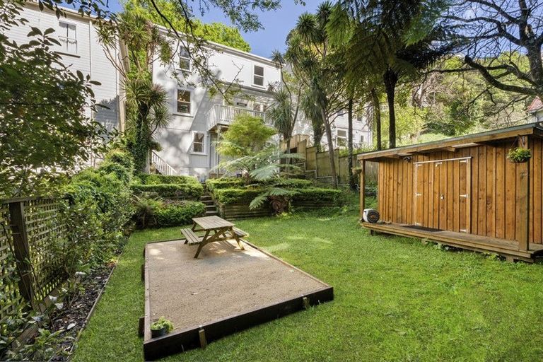 Photo of property in 28 Devon Street, Aro Valley, Wellington, 6021