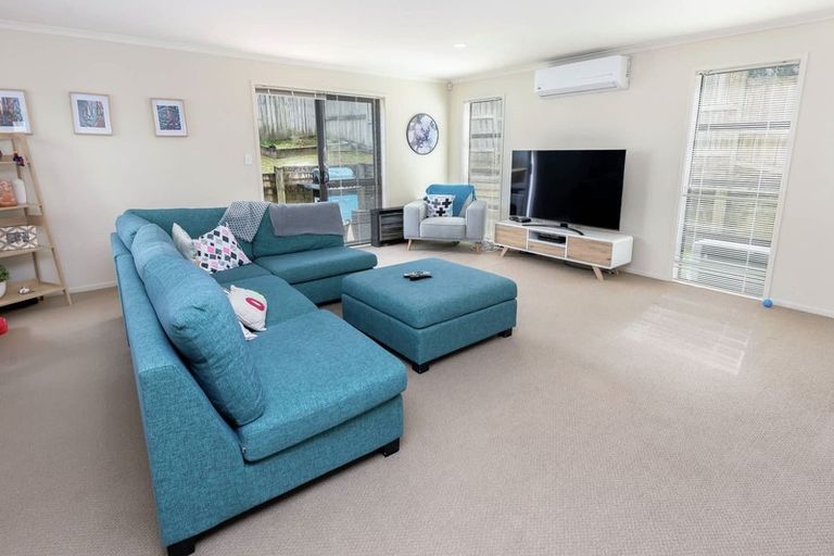 Photo of property in 127 Cyril French Drive, Flat Bush, Auckland, 2016