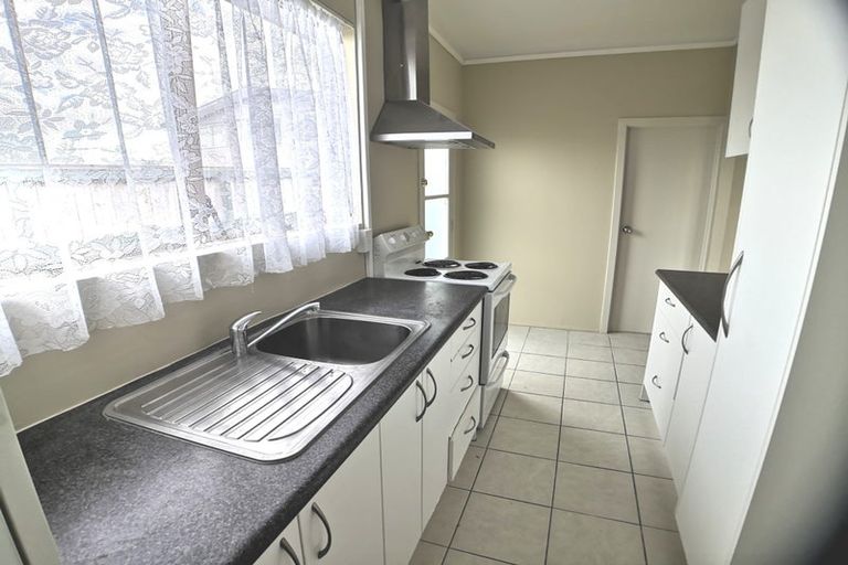 Photo of property in 67 Lincoln Park Avenue, Massey, Auckland, 0614