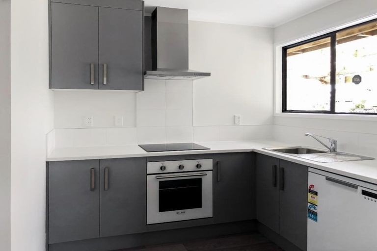 Photo of property in 90 Sunvue Road, Glen Eden, Auckland, 0602