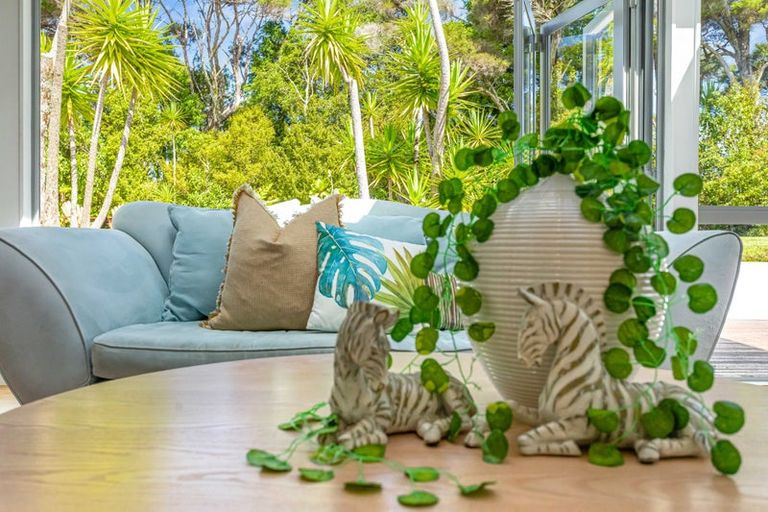 Photo of property in 40 Kittiwake Drive, Schnapper Rock, Auckland, 0632