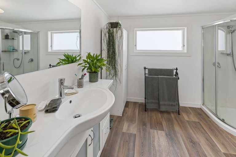 Photo of property in 2 Ngahina Street, Marton, 4710