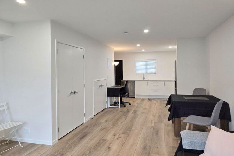 Photo of property in 2c Stokes Avenue, Te Atatu Peninsula, Auckland, 0610