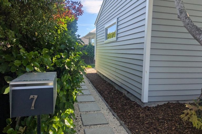 Photo of property in 2/7 Leonard Place, Saint Martins, Christchurch, 8022