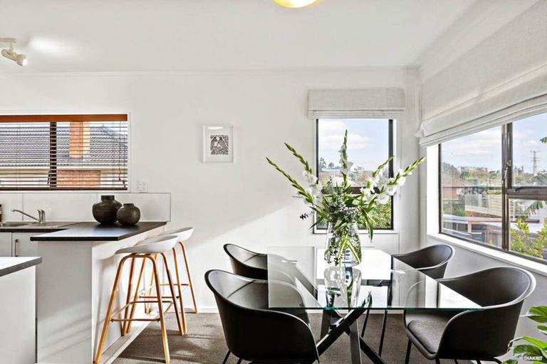 Photo of property in 15 Margan Avenue, New Lynn, Auckland, 0600