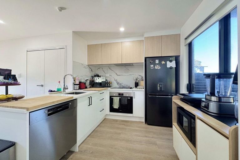 Photo of property in 1/60 Triangle Road, Massey, Auckland, 0614