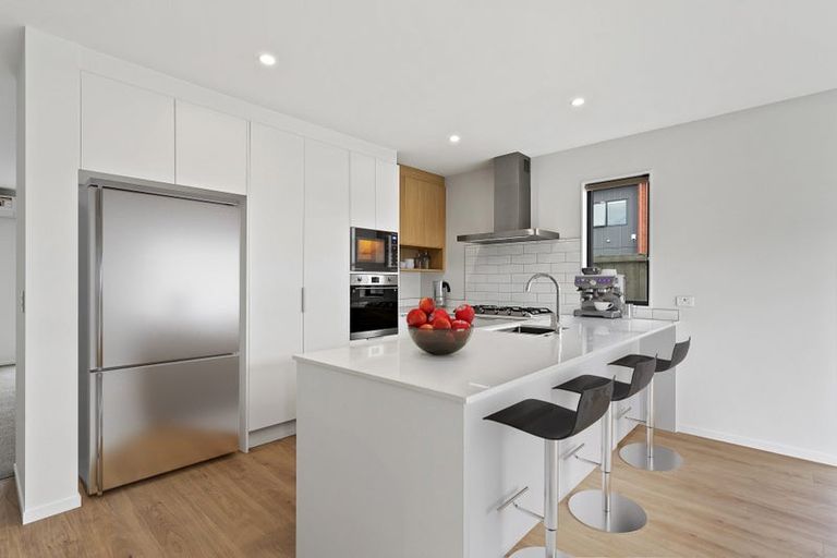 Photo of property in 12 Noel Hayden Street, Takanini, 2112