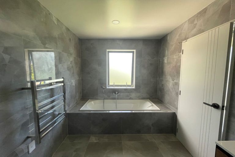 Photo of property in 2e Matatahi Road, Flat Bush, Auckland, 2019