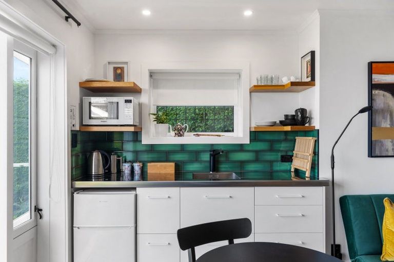 Photo of property in 14 Corry Avenue, Bluff Hill, Napier, 4110