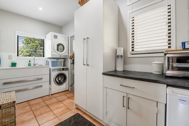 Photo of property in 1 Cross Street, Manly, Whangaparaoa, 0930