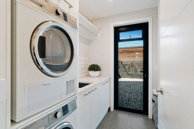 Photo of property in 16 Mcgibbon Lane, Jacks Point, 9371
