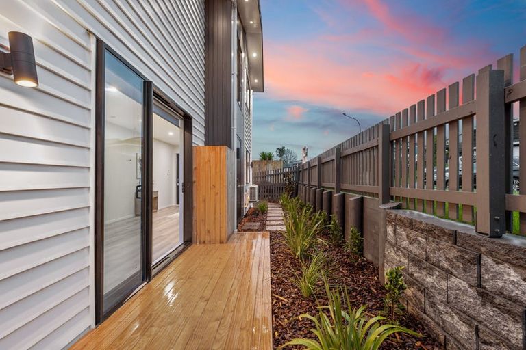 Photo of property in 79a Granville Drive, Massey, Auckland, 0614