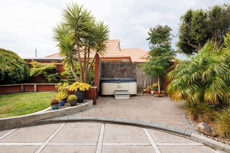 Photo of property in 19 Rothesay Place, Highbury, Palmerston North, 4412
