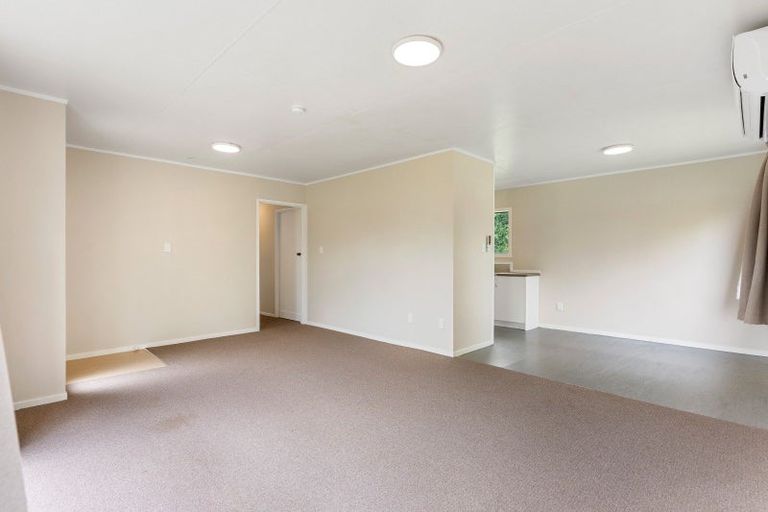 Photo of property in 18 Reinga Place, Massey, Auckland, 0614