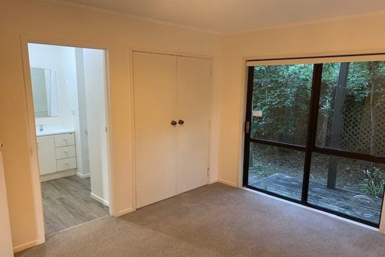 Photo of property in 3 Fayette Place, Te Atatu South, Auckland, 0610