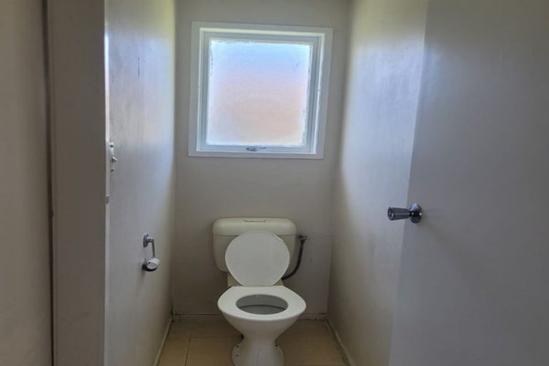 Photo of property in 15 Craigbank Avenue, New Lynn, Auckland, 0600